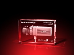 Kundengeschenke - Durag Group – Glasquader mit Gravur - Werbegeschenke - GLASFOTO.COM
