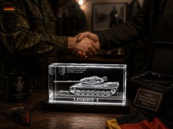 Leopard-1_Quader-Leuchtsockel-Tisch8-80