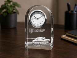 Leopard-1_Uhr-rd-Tisch-80